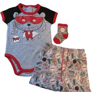 Baby Boys *NWT* 3 Piece Set Size 0-3 Months Super Hero Top/Shorts/Socks
